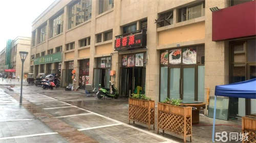 转让临街餐饮急转，青白江凤祥大道临街门面营业中餐饮火锅店 低价转让！交通便利 客流量密集