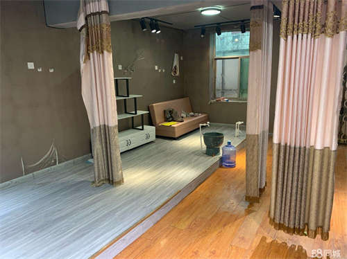 出租理发店转让 临街门面 房租便宜
