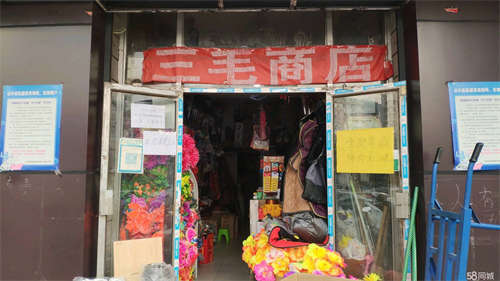 转让房间方正，自带卫生间
