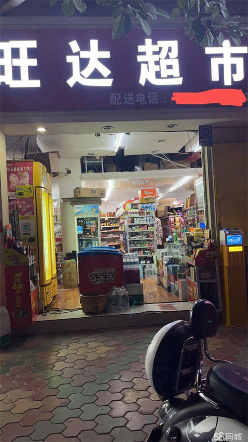 转让小区门口超市转让位置佳，日营业额3000左右，欢迎咨询