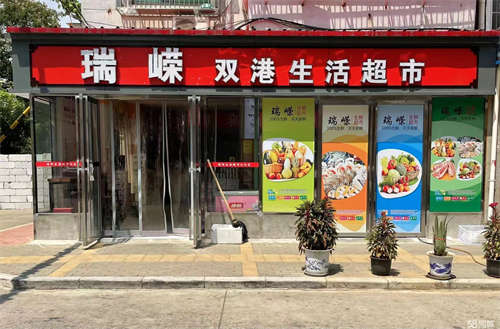 转让水利专业学院正对面商业街上