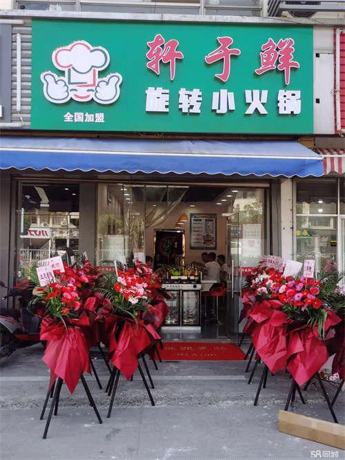 转让人流量大，店里新装修，接手就可以营业，设施齐全，有稳定客源