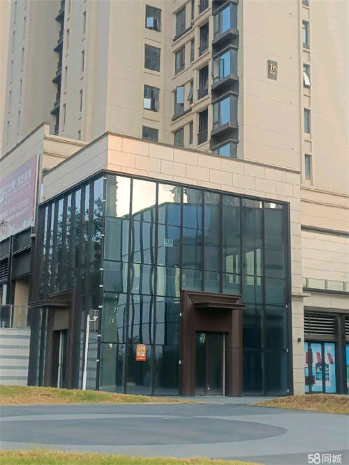 出租绿地小区门口临街店铺