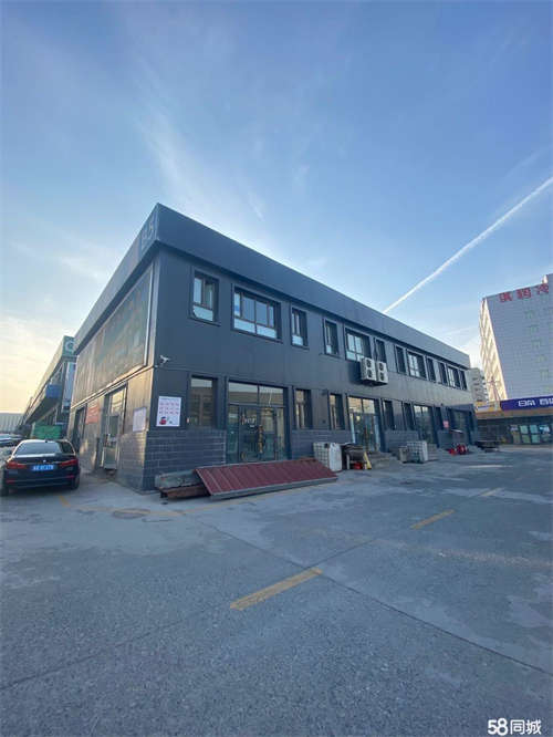 转让去年新装修，带冷库展示区，可办公，有宿舍