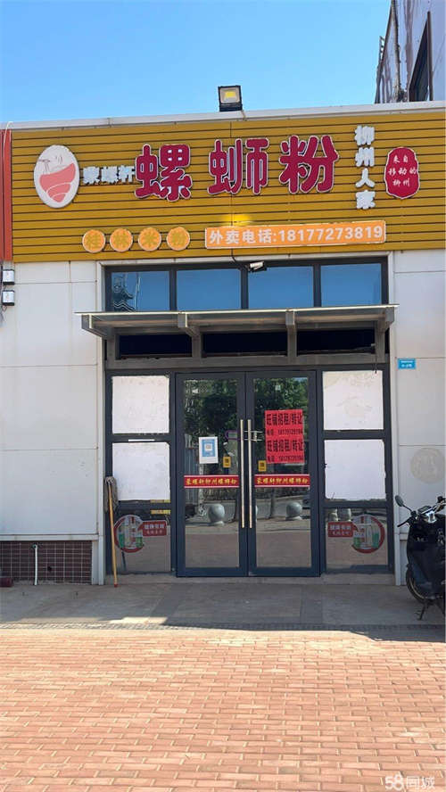 出租有地板，刷了墙，有阁楼，有洗手间，