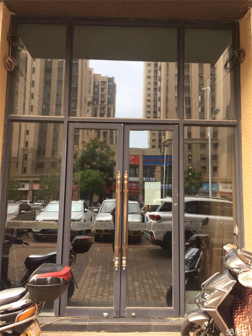 出租房东自租，租赁事宜直接与房东联系