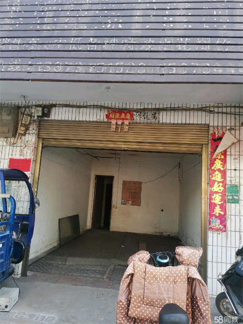 出租上下二层，店铺一间，配有卫生间，厨房