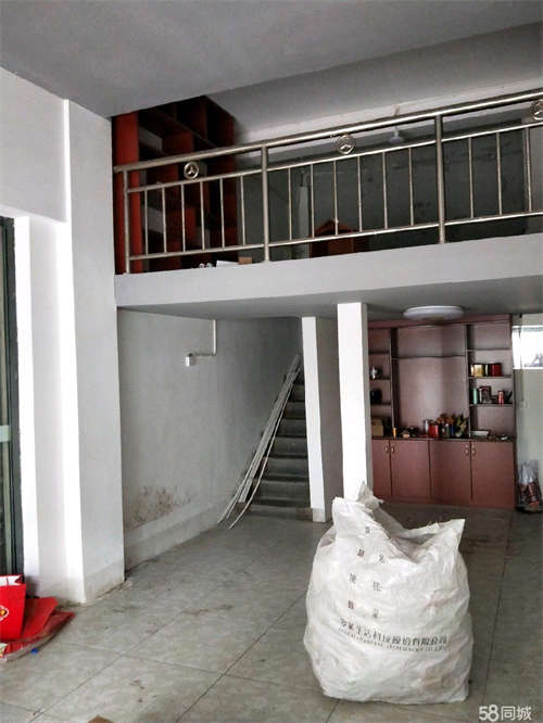出租邻街商铺，可开二扇门，装修精致，业主本人，