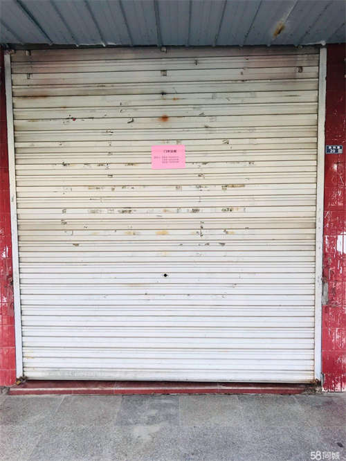 出租该商铺位于胜利路菜市场旁边，人流量大