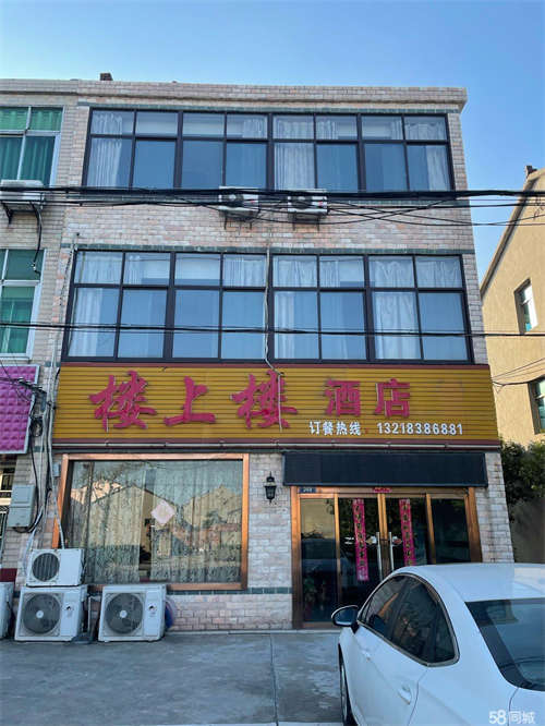 出租三层，餐饮设备齐全，有停车位