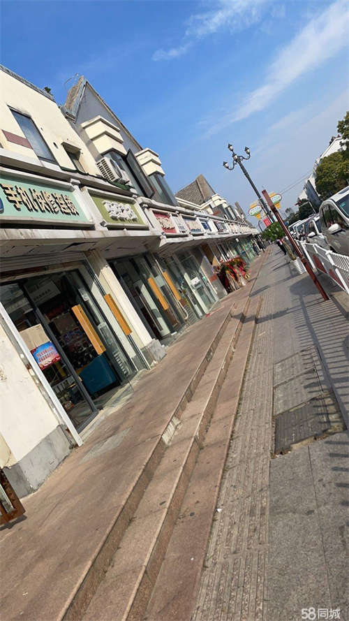 出租泰隆商业街零食大队长楼上