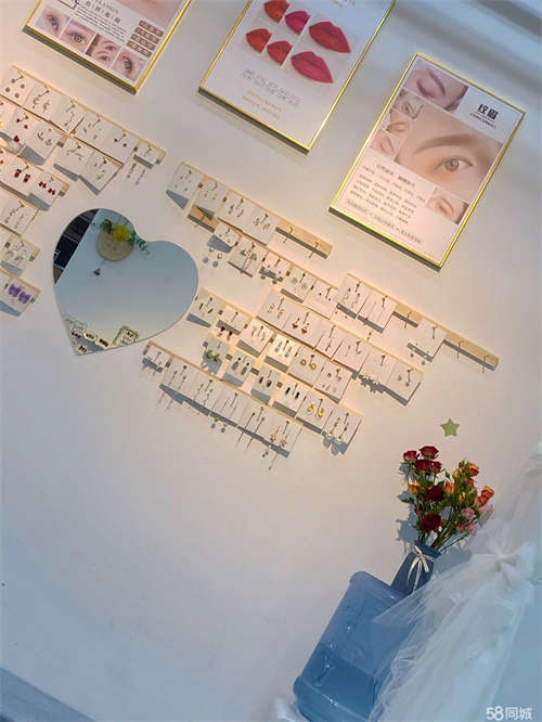 转让4年老店，因店主怀孕，所忍痛转让，顾客稳定，上千个顾客资源