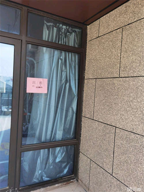 出租空置房未装修小区底下商铺