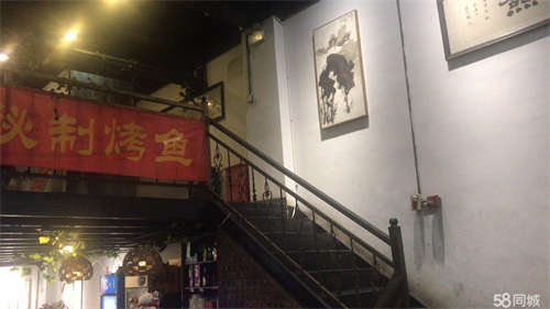 出租临街餐饮店分租出设备包含