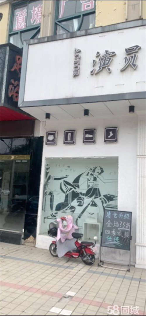 出租年租金43000，苏中中路花城路百老汇KTV旁朝南店铺