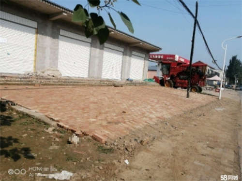 出租车流量特别大，门店前面有大概130平米空地