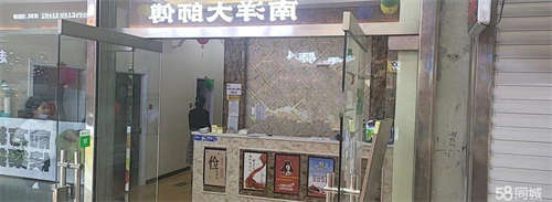 出租信源商厦二楼门面店位置好 客流量多。