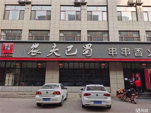出租以前是饭店带精装修，独立变压器，可做餐饮，也可做其他商业！