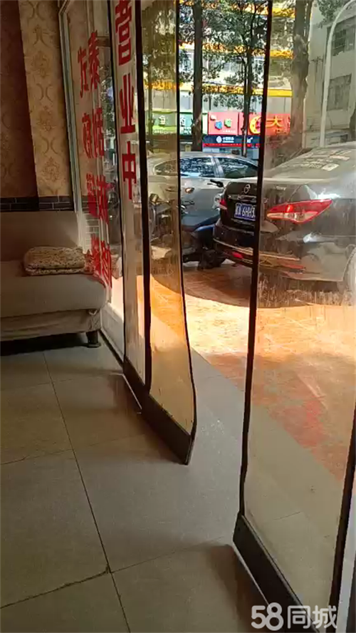 转让因转行，铺面靠近菜市场，人流量大，希望能转给有需求的人