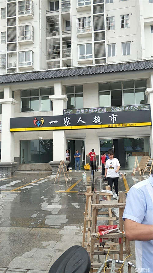 出租无转让费，拿开超市好，一套设施免费用，小学门口对面20米