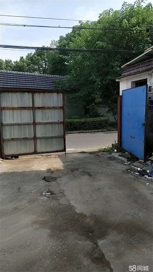 转让农村300平方米狗肉馆转让，停车场300平方米……
