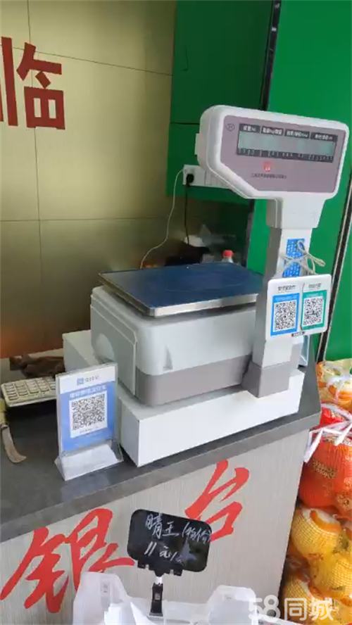 转让本店座北朝南，右边大型菜场，前面大马路，左边全部店面。