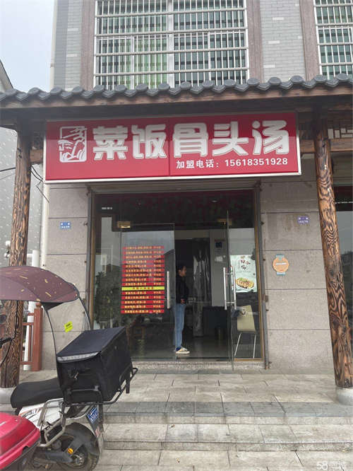 转让在康一路上门口好停车，周边厂房外来务工人员多，旁边还有大学城