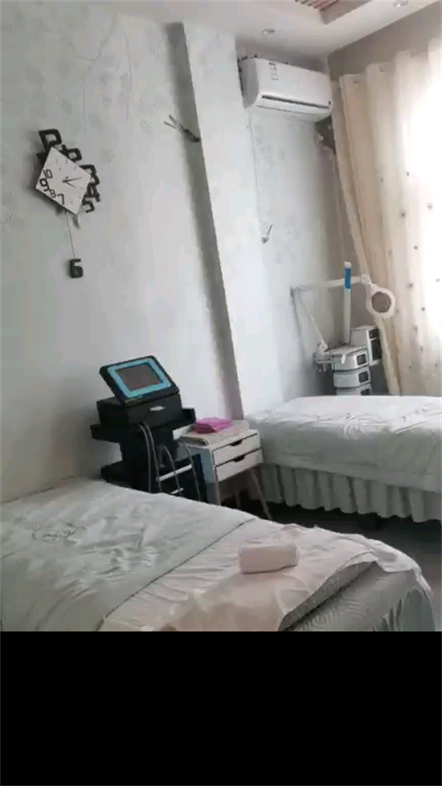 转让美容院用第二层，三层有两房间厨房洗毛巾的阳台