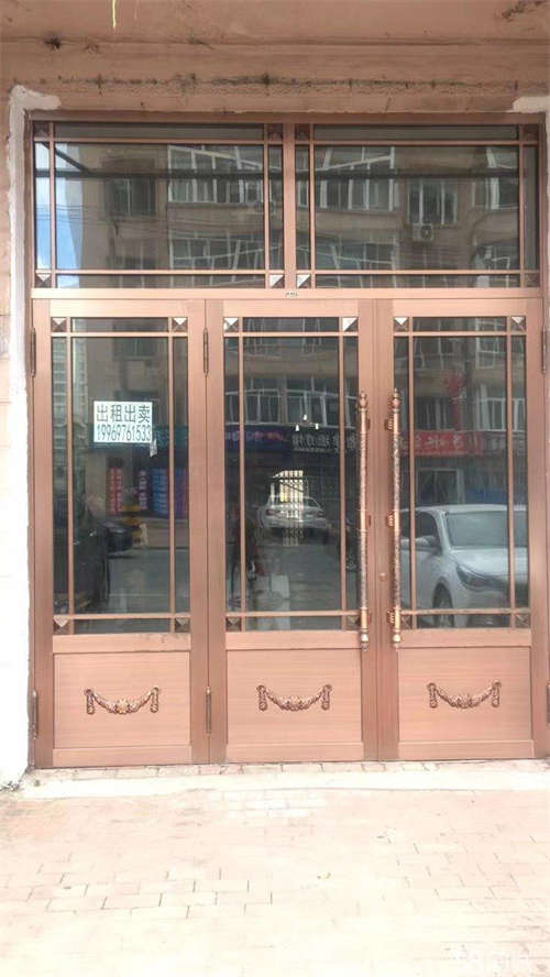 出租十道街公园临街底商便宜出租中，随时入驻
