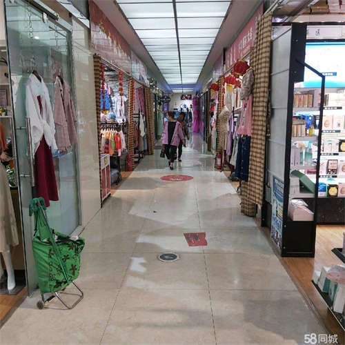 转让大型超市门口门面出租