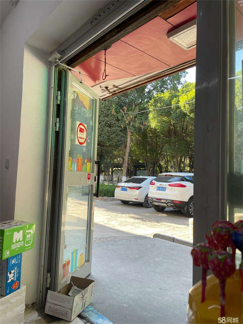 转让中医院门面商店转让，人流量大，客源稳定