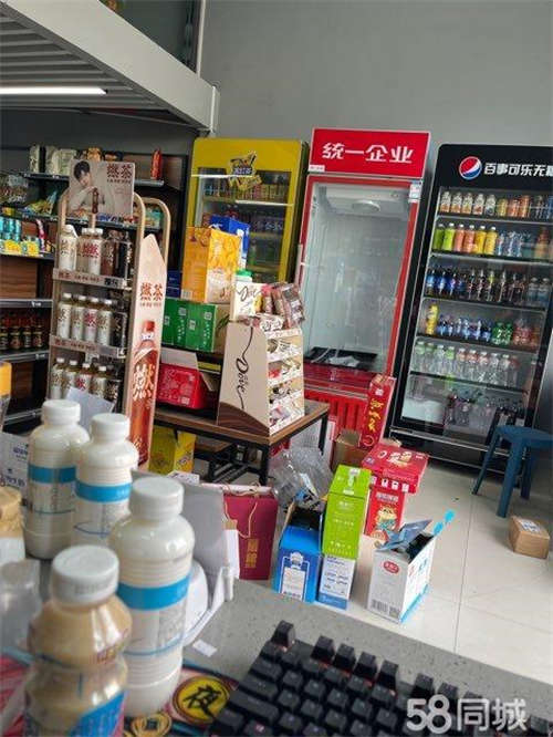 转让大门口间位置好，停车方便