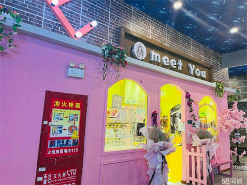 转让州体育馆，交通便利，客流量大，装修精美，网红店自带流量