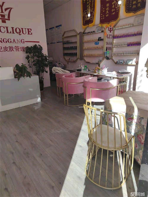 转让营业中的美甲美睫店