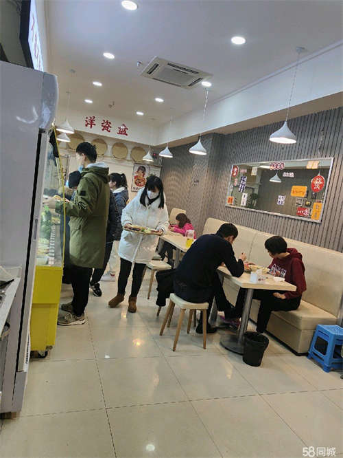 转让万达广场商业街，客流量大，业态不限
