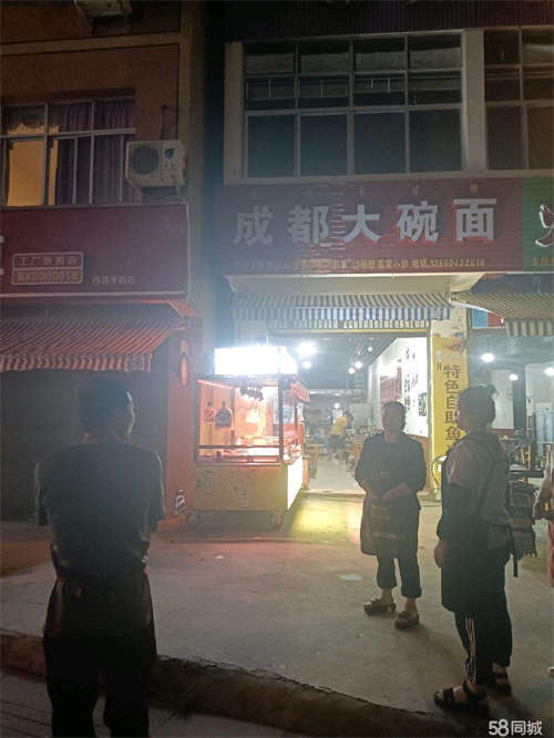 转让位置，大学门口人流量大，适合做任何行业