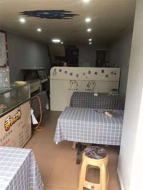 转让对面中学，店装修好的，可以直接经营