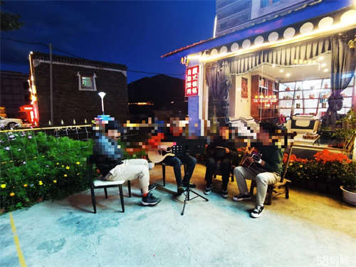 转让新都桥民宿转让，价格电寻，20多个房间有餐厅，地理位置优势