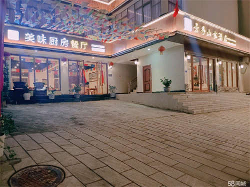转让酒店地理位置优越，附近吃喝玩乐挺多。
