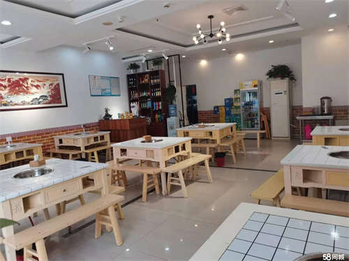 转让周边酒店学校小区一应俱全人流量大适合各种业态，现为餐饮经营中