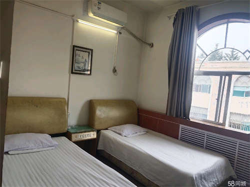 转让客流量大，临街商铺，有市场，宾馆娱乐一条街