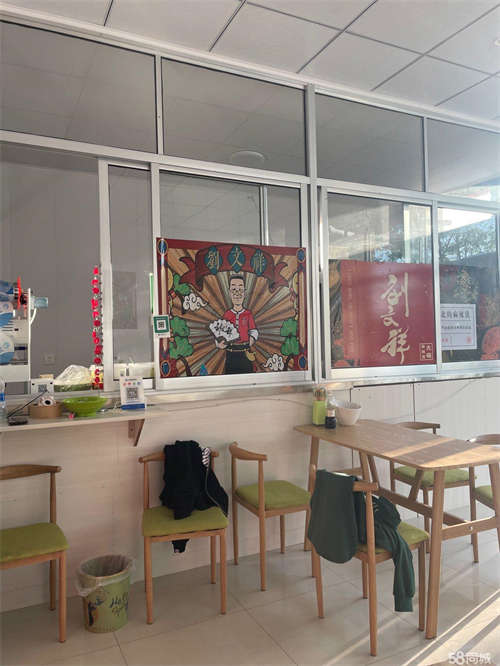 转让刘文祥麻辣烫连锁店铺 地址哈理工东门正对面二号门市