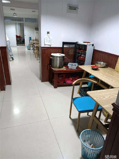 转让邻街门店附近有中小学人流量大适合早餐熟食店馒头房外卖快餐店，