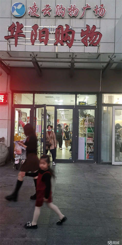 转让在商场的出入口，人流量大