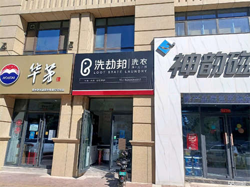 转让公园印象南侧临街门面，位置优越，停车方便。
