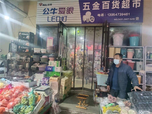 转让店铺挨着三小区门口，位置