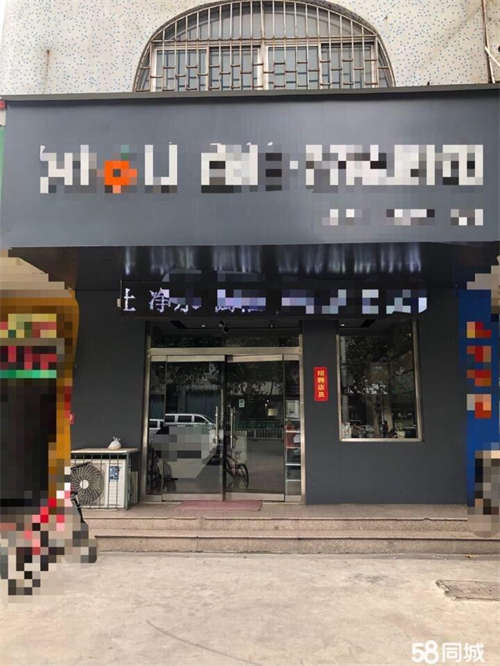 转让本旺铺位于荆河中路，交通发达，门前空间大，非常好停车。
