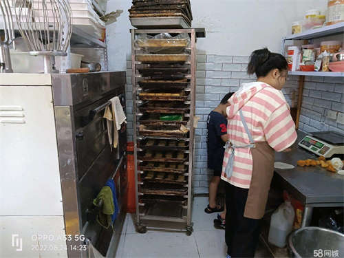 转让蛋糕店转让七年老店客源稳定紧挨学校，带设备带技术
