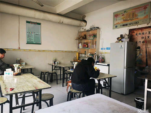 转让人流量大，紧邻三个小区