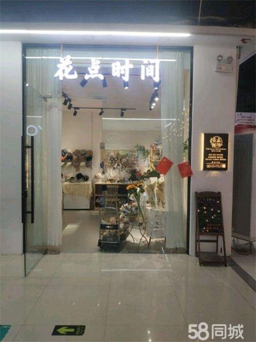 出租大舞台小吃街商场内一楼